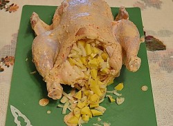 название картинки Курица фаршированная картошкой в духовке в рукове