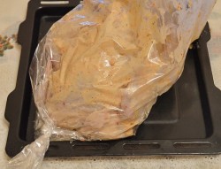 название картинки Курица фаршированная картошкой в духовке в рукове