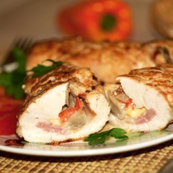 Новогодняя курица фаршированная сыром в духовке