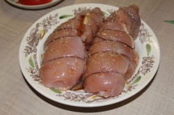 название картинки Новогодняя курица фаршированная сыром в духовке