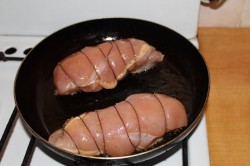 название картинки Новогодняя курица фаршированная сыром в духовке