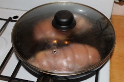 название картинки Новогодняя курица фаршированная сыром в духовке