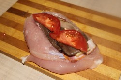 название картинки Новогодняя курица фаршированная сыром в духовке