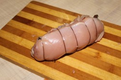 название картинки Новогодняя курица фаршированная сыром в духовке