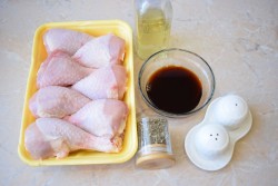 название картинки Курица на сковороде с корочкой