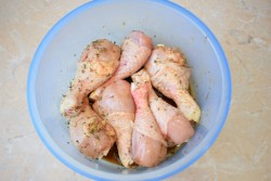 название картинки Курица на сковороде с корочкой