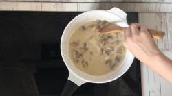 название картинки Курица под соусом в духовке