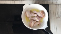 название картинки Курица под соусом в духовке