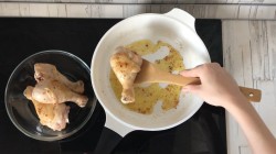 название картинки Курица под соусом в духовке