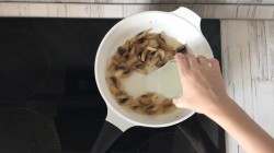 название картинки Курица под соусом в духовке