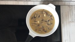 название картинки Курица под соусом в духовке