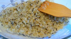 Курица с чесноком на рисовой подушке - шаг 2