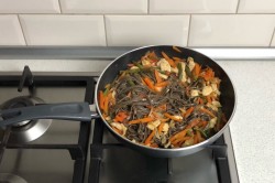 Курица с гречневой лапшой - шаг 8