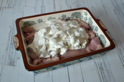 название картинки Курица в сливках в духовке с грибами