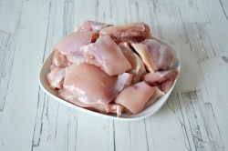 название картинки Курица в сливках в духовке с грибами