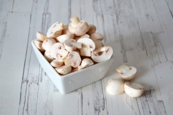 название картинки Курица в сливках в духовке с грибами