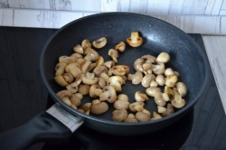 название картинки Курица в сливках в духовке с грибами