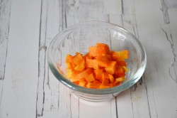 Курица с грибами в горшочке