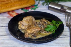 Курица с грибами в сметанном соусе