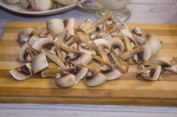 Курица с грибами в сметанном соусе