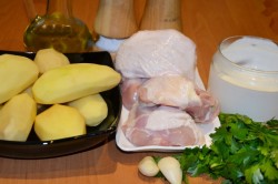 Курица с картошкой в сметане в духовке