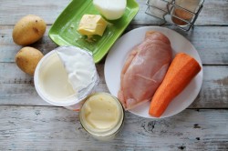 название картинки Тушеная курица с картошкой в сметане