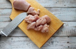 название картинки Тушеная курица с картошкой в сметане