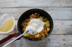 название картинки Тушеная курица с картошкой в сметане