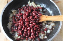 Курица с красной фасолью