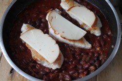 Курица с красной фасолью