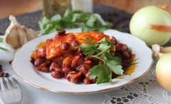 Курица с красной фасолью