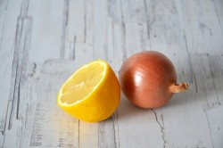 Курица с лимоном в духовке целиком - шаг 1 Курица с лимоном в духовке целиком - шаг 1