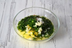 Курица с лимоном в духовке целиком - шаг 4 Курица с лимоном в духовке целиком - шаг 4