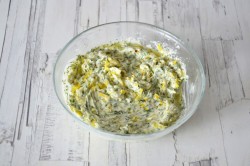 Курица с лимоном в духовке целиком - шаг 5 Курица с лимоном в духовке целиком - шаг 5