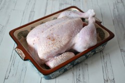 Курица с лимоном в духовке целиком - шаг 6 Курица с лимоном в духовке целиком - шаг 6