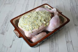 Курица с лимоном в духовке целиком - шаг 7 Курица с лимоном в духовке целиком - шаг 7