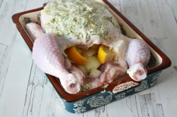 Курица с лимоном в духовке целиком - шаг 8 Курица с лимоном в духовке целиком - шаг 8