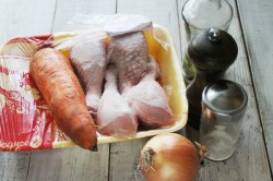 название картинки Курица с морковью и луком тушеная