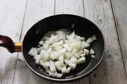 название картинки Курица с морковью и луком тушеная