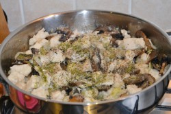 название картинки Курица с шампиньонами в сливочном соусе