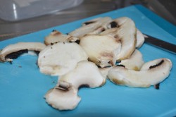 название картинки Курица с шампиньонами в сливочном соусе