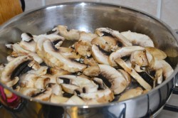 название картинки Курица с шампиньонами в сливочном соусе