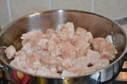 название картинки Курица с шампиньонами в сливочном соусе