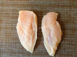 Курица с сыром в слоеном тесте - шаг 1