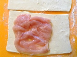 Курица с сыром в слоеном тесте - шаг 4