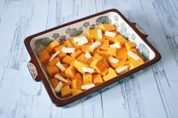 Курица с тыквой в духовке