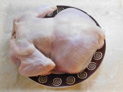 название картинки Курица с хрустящей корочкой в духовке целиком