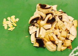 Куриные ножки в сливках с шампиньонами в духовке