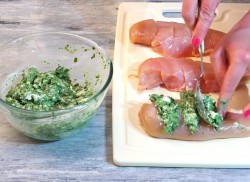 Курица со шпинатом и сыром