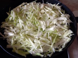 название картинки Курица со свежей капустой в духовке